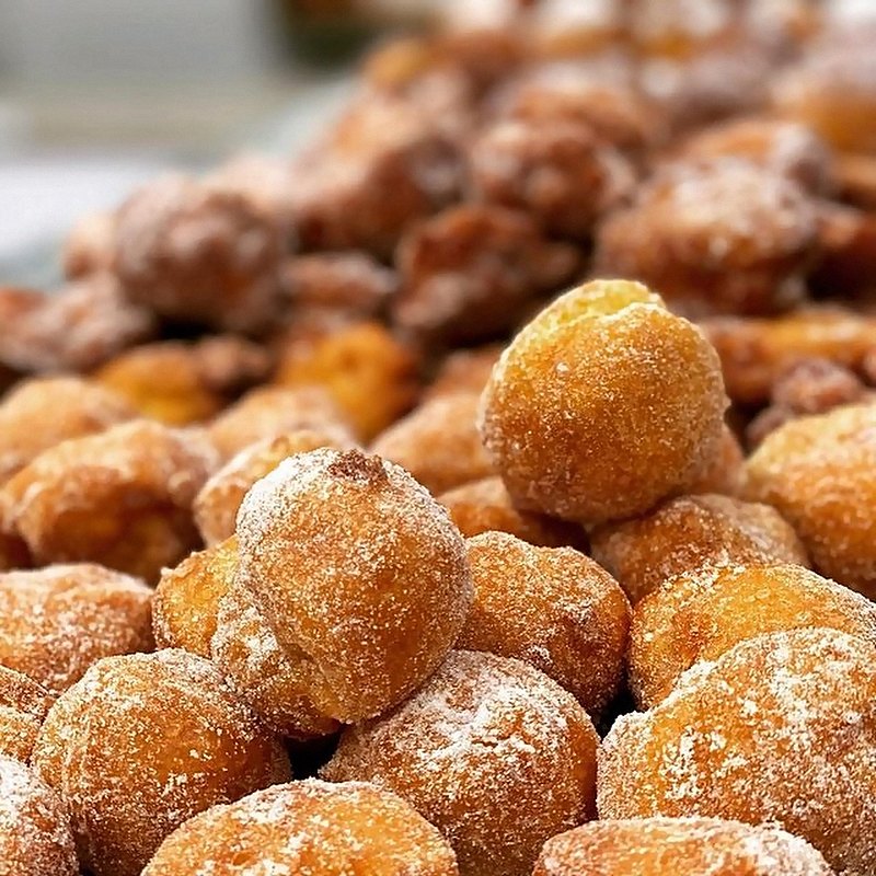Zeppole con crema e cioccolato